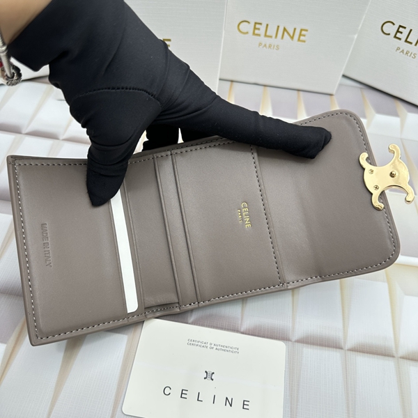 超激安ブランド財布偽物着用イメージ